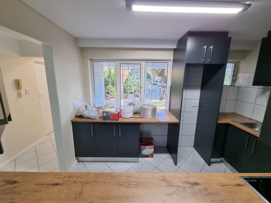 To Let 3 Bedroom Property for Rent in Vredehoek Western Cape